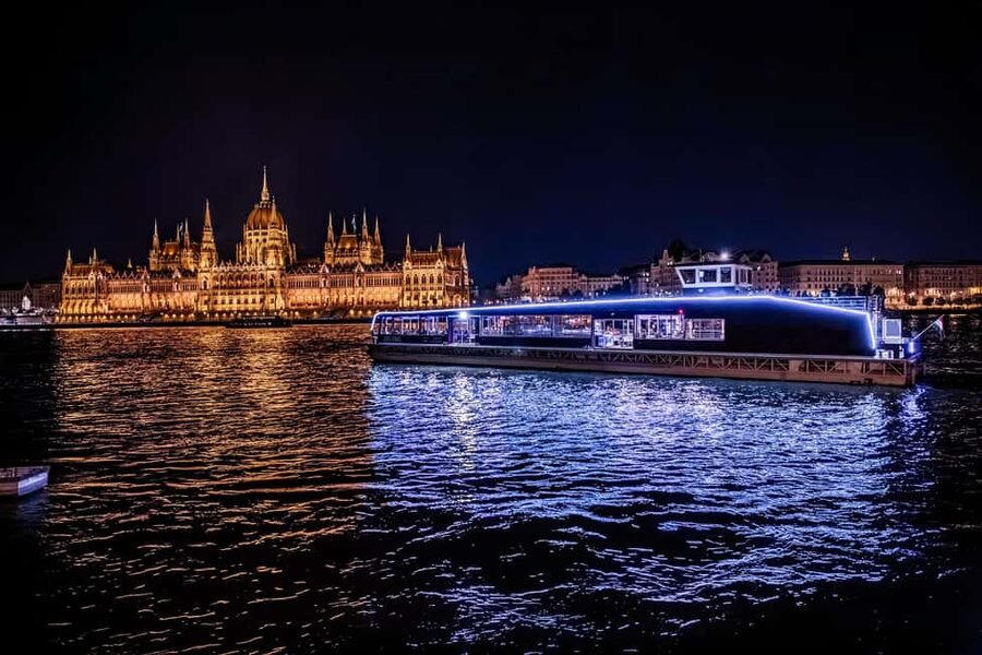 Budapest: Nighttime or Daytime City Sightseeing Cruise - Key Highlights You Should Care About