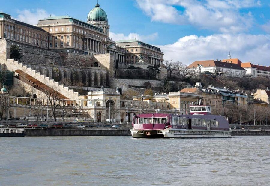 Budapest: Nighttime or Daytime City Sightseeing Cruise - Seats, Photos, and Why Night Cruises Hit Harder