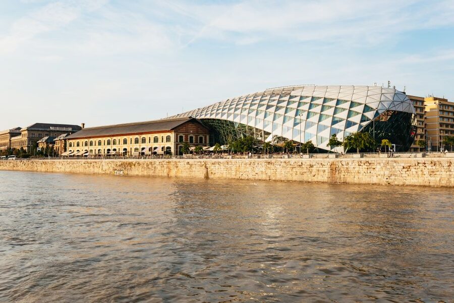 Budapest: Nighttime or Daytime Sightseeing Cruise - Dock 1/B and getting the best seats before you set sail
