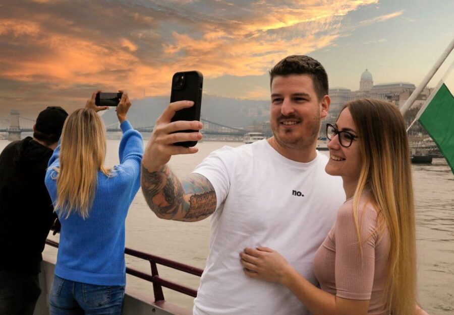 Budapest: Nighttime or Daytime Sightseeing Cruise - Night or daytime: which one makes more sense for you