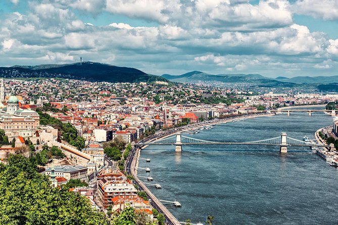 Budapest Overview Private tour - Széchenyi Lánchíd and the First Permanent Bridge Moment