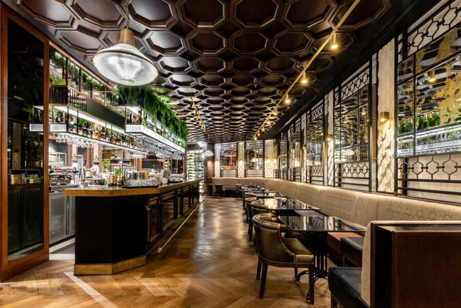 Budapest: Párisi Passage Restaurant 3-Course Menu - Service, pacing, and a small group of up to 6