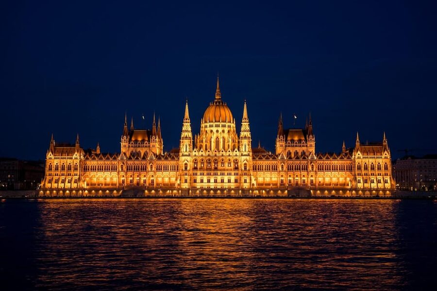 Budapest: Parliament Building Entry Ticket and Audio Guide - Security check and your multilingual audio headset