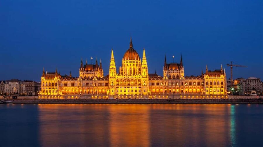 Budapest: Parliament Panorama Cruise with Törley Prosecco - Why the Parliament view feels extra good on this route