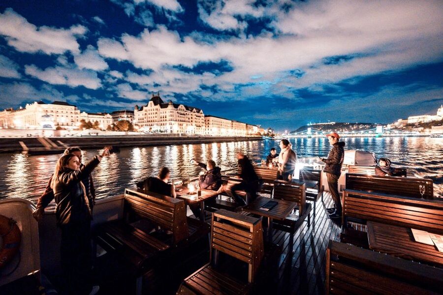 Budapest: Premium Sightseeing Cruise with Tokaj Frizzante - Who should book this cruise, and who should skip it