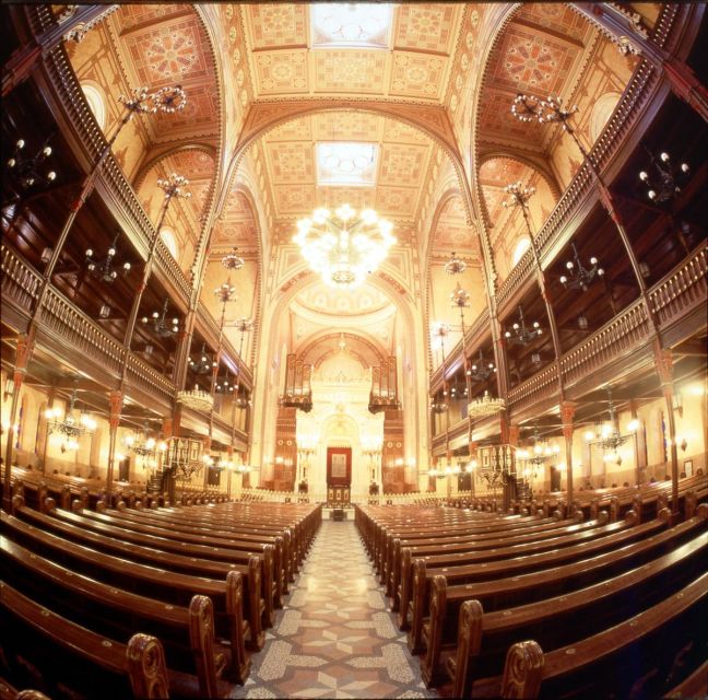 Budapest Private 3-Hour Jewish Heritage Tour - Meet Your Guide and Get Oriented in the Jewish Quarter