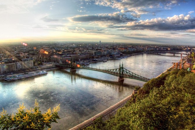Budapest Private 4 Hour City Tour Experience with a car / van - Market Hall to the Ring Road: setting the tone in Pest