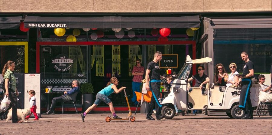 Budapest: Private City Tuk-Tuk Tour & Boat Cruise - Széchenyi Thermal Bath and the Central Market Hall: culture plus calories