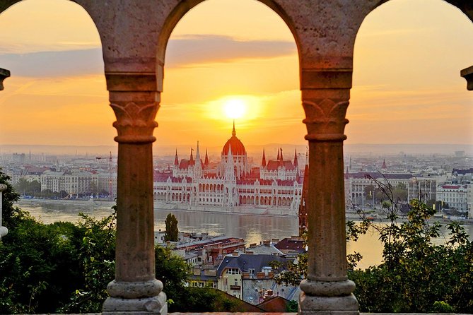 Budapest Private Full Day City Tour with a comfortable air -conditioned car - Market Hall, Great Synagogue, and the Jewish Quarter: Local Flavor Without a Food Tour