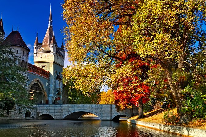 Budapest Private Luxury Sightseeing Tour with Guide and Transport - Gellért Hill panoramas, with Citadel and Liberation Monument