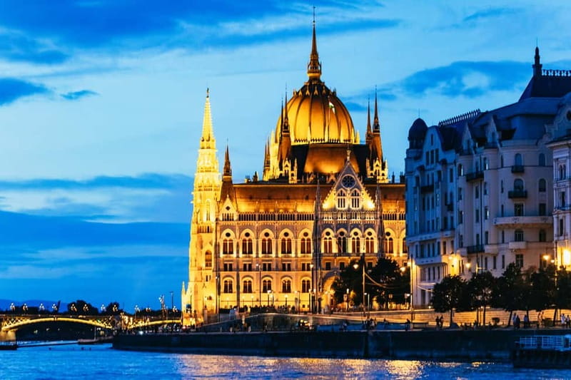 Budapest: Prosecco Dinner Cruise with Live Music - Why Budapest Looks Extra Good From the Danube