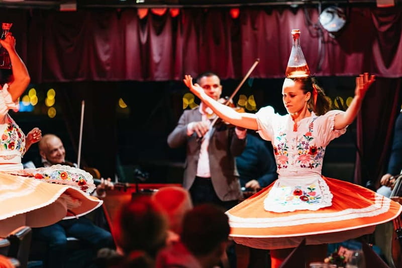 Budapest: Prosecco Dinner Cruise with Live Music - Live Entertainment: Folk Dance Show Energy or Piano Performance