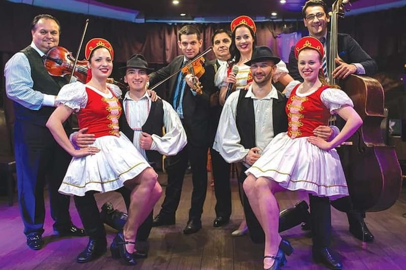 Budapest: Prosecco Dinner Cruise with Live Music - Silverline Cruises and the Boat Setup You’ll Feel