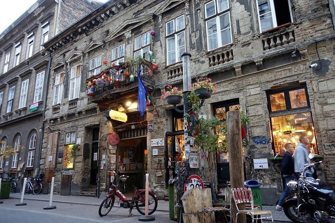 Budapest Ruin Bars Evening Walking Tour with Drinks & Street Food - Drinks, snacks, and street food: what is included and what to watch