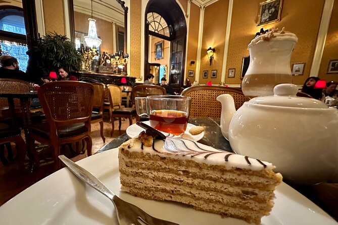 Budapest's Greatest Hits - Full Day Tour with Lunch & Metro Pass - Lunch, dessert, and wine sampling: how to time your day