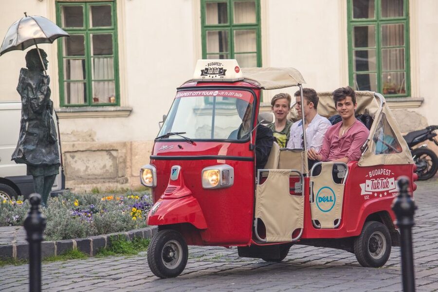Budapest: Scenic Tuk Tuk Tour - The Chain Bridge and Gresham Palace stretch, where Budapest looks most iconic