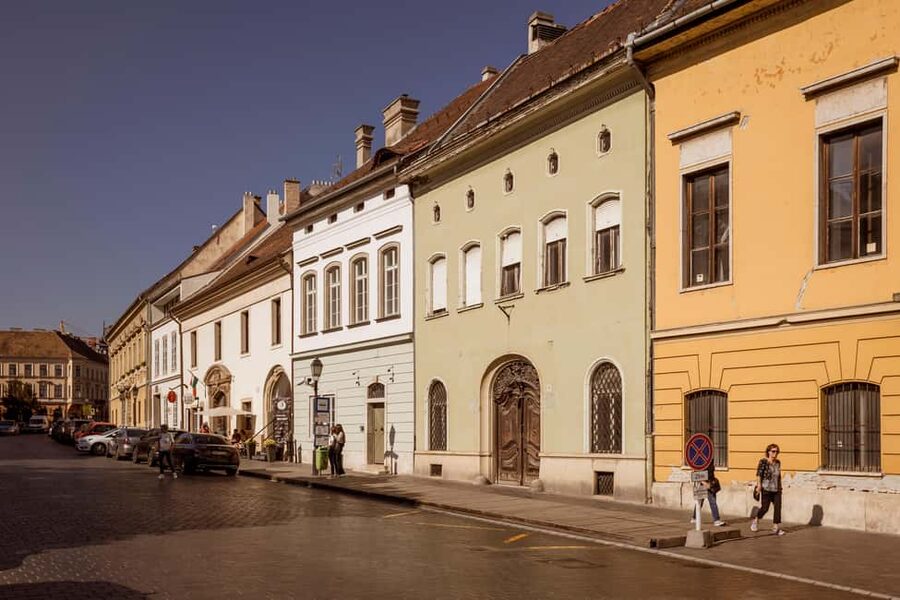 Budapest: Secrets of the Old Town of Buda Guided Walk - Where to meet, and how not to miss the start