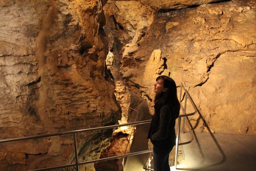 Budapest: Semlő-hegyi & Pál-völgyi Caves Guided Walking Tour - What to Wear, Bring, and Expect Inside the Caves