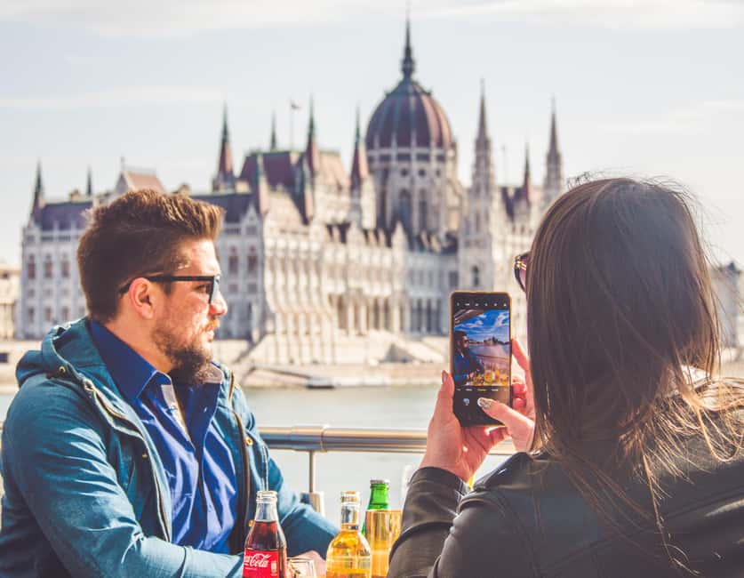 Budapest Sightseeing Cruise with Welcome Drink - Organization and Service: Clean Boat, Friendly Crew