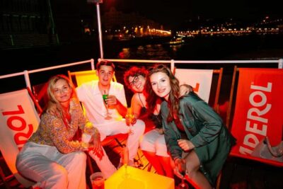Budapest: Sightseeing River Cruise with Unlimited Cocktails
