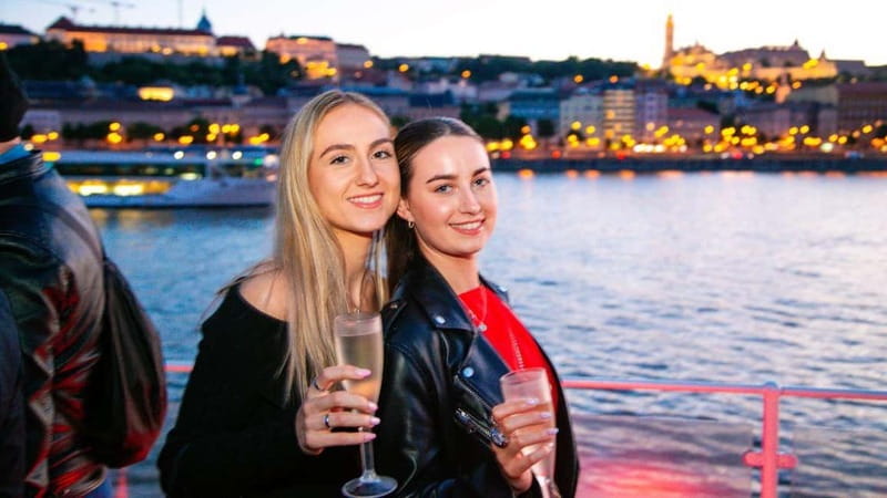 Budapest: Sip and Sail River Cruise with Unlimited Prosecco - Who should book, and who should skip this cruise