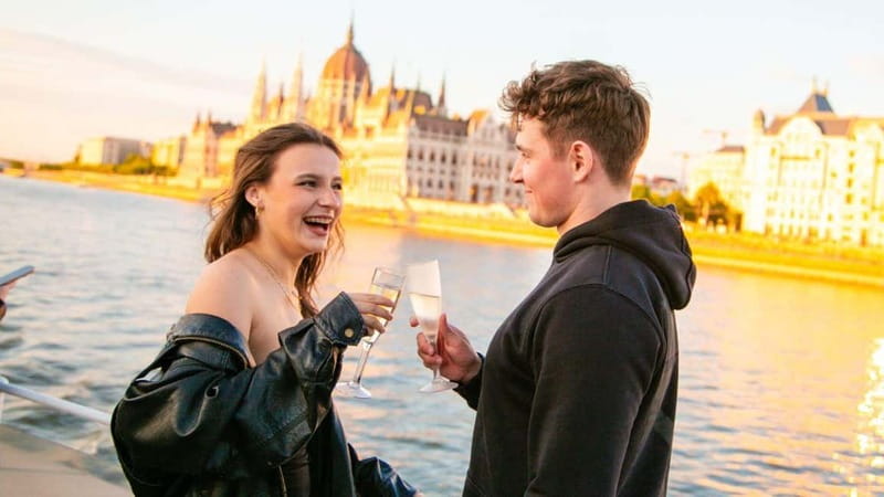 Budapest: Sip and Sail River Cruise with Unlimited Prosecco - Akadémia Dock 2, MS Stadt Wien: timing and getting aboard without stress