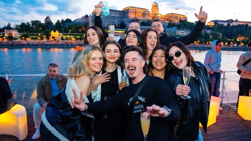 Budapest: Sip and Sail River Cruise with Unlimited Prosecco - Margaret Bridge and Margaret Island: a scenic breather in the middle