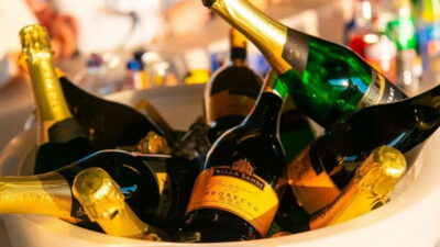 Budapest: Sip and Sail River Cruise with Unlimited Prosecco