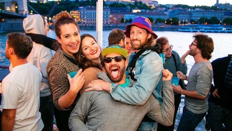 Budapest: Sip & Sail Danube Cruise with Unlimited Beer - Drinks and service: unlimited beer is great, but timing matters