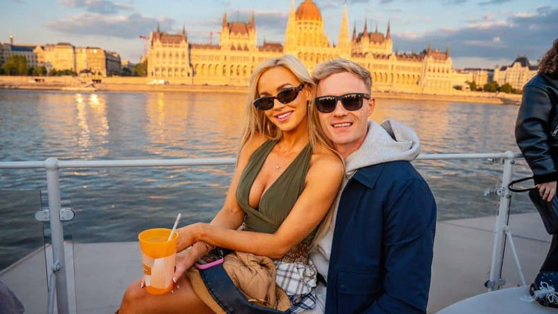 Budapest: Sip & Sail Danube Cruise with Unlimited Beer - Comfort, sound, and the audio guide that helps you read the skyline