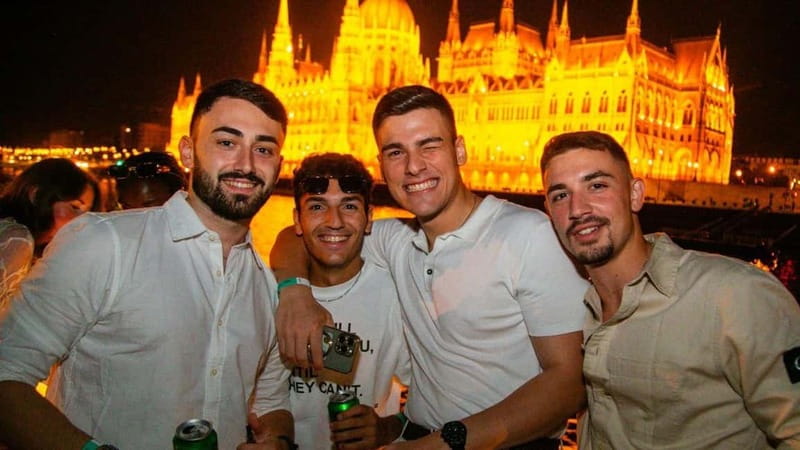 Budapest: Sip & Sail Danube Cruise with Unlimited Beer - Booking score: what the 4.4 rating means for your expectations