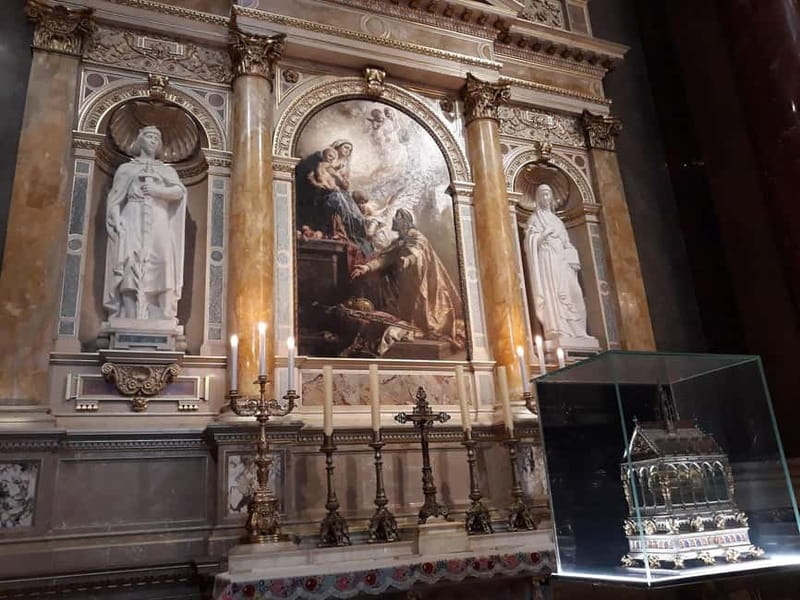 Budapest: St. Stephen's Basilica Tour & Music Performance - Your guide’s folk music finale, or the organ option