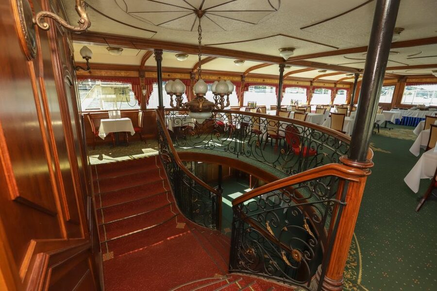Budapest: Summer Brunch & Cruise with Prosecco or Cake - Getting on board at Akademia Dock 2, and how to avoid stress