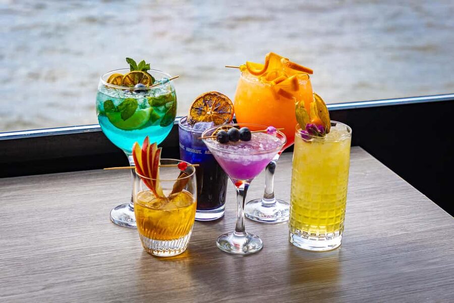 Budapest: Sunset Cocktail Cruise - Cocktails and Value: Paying for Views, Not Just a Drink