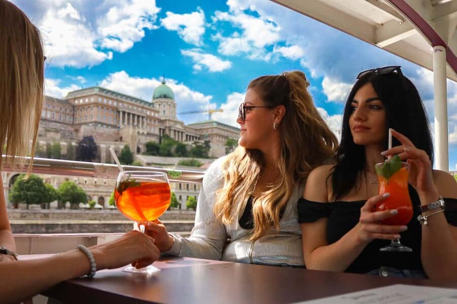 Budapest: Sunset Cocktail Cruise - The Danube Route at Dusk: From Gellert Hill to Margaret Bridge