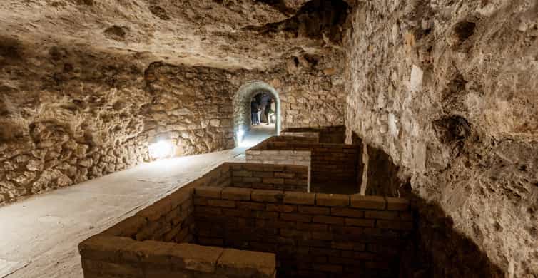 Budapest: The WWII Siege of Buda Castle & Bomb Shelter Tour - Why this WWII siege tour works so well on Castle Hill