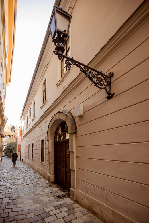 Budapest: The WWII Siege of Buda Castle & Bomb Shelter Tour - Úri Street and Lovas Way: surface history you can actually spot