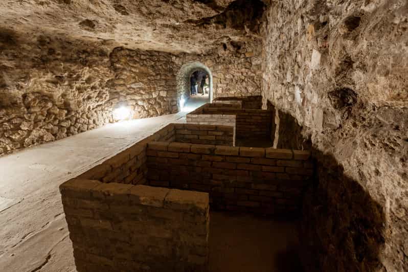 Budapest: The WWII Siege of Buda Castle & Bomb Shelter Tour - The Buda Castle Cave visit, about 12°C and lots of stairs