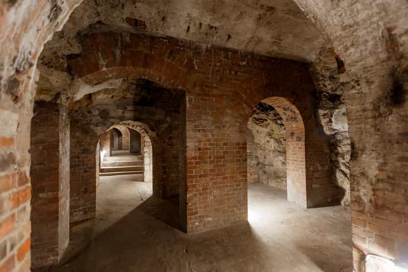 Budapest: The WWII Siege of Buda Castle & Bomb Shelter Tour - The WWII story inside the tunnels: refuge, overcrowding, and survival