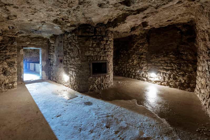 Budapest: The WWII Siege of Buda Castle & Bomb Shelter Tour - Why the Stalingrad comparison actually makes sense here
