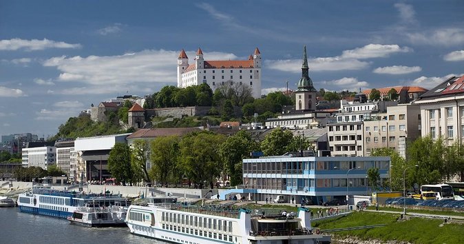 Budapest to Bratislava Costumizable Private Day tour with lunch - 8:00 a.m. pickup and a comfortable ride out of Budapest