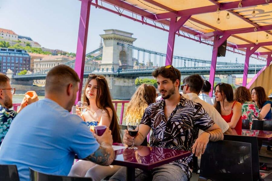 Budapest: Unlimited Drink Cruise - The Party Music Factor: Fun Energy, Not a Quiet Museum