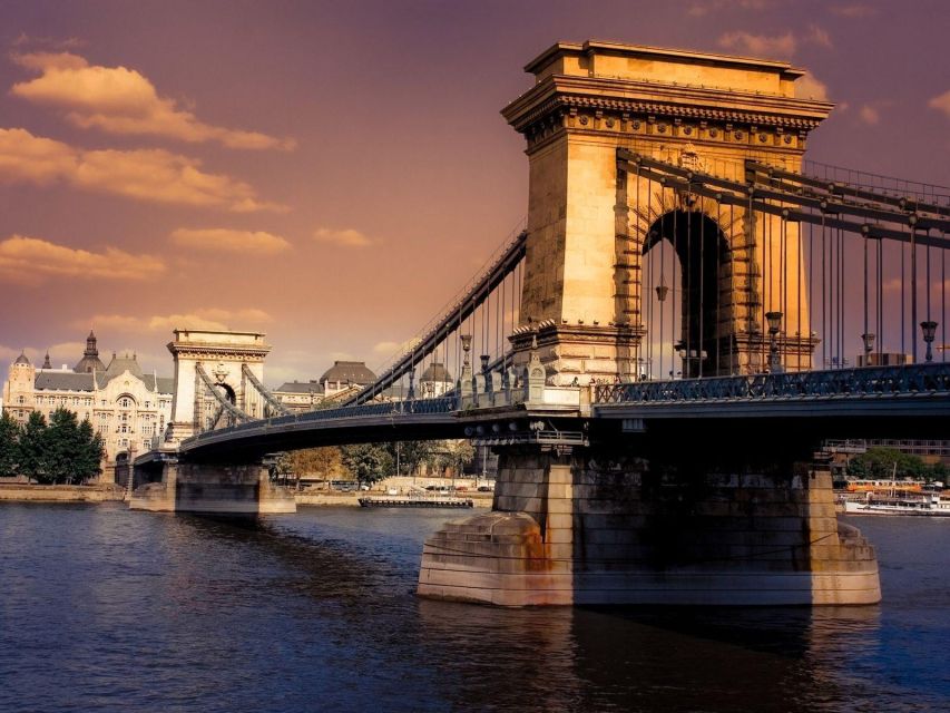 Budapest: Unlimited Prosecco and Wine Sightseeing Cruise - Why this Budapest Danube cruise is such a smart first-night pick