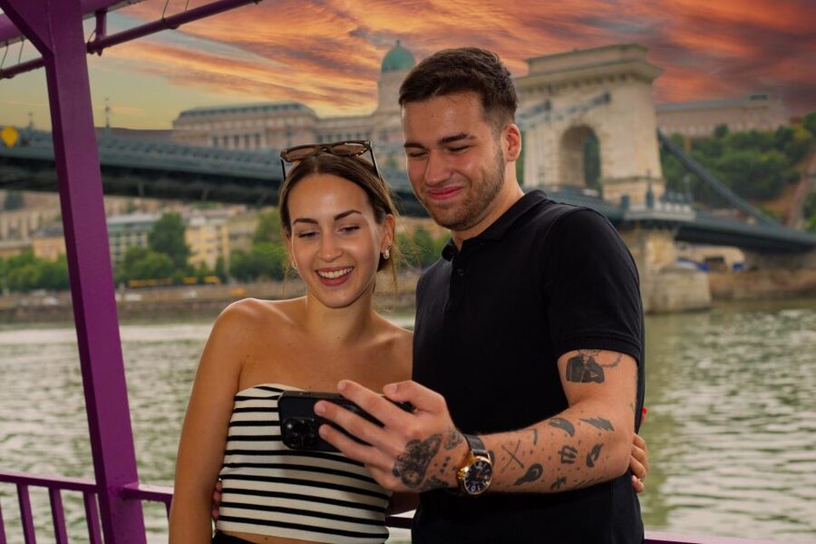 Budapest: Unlimited Prosecco and Wine Sightseeing Cruise - Danube sightseeing, stop by stop: what each pass gives you