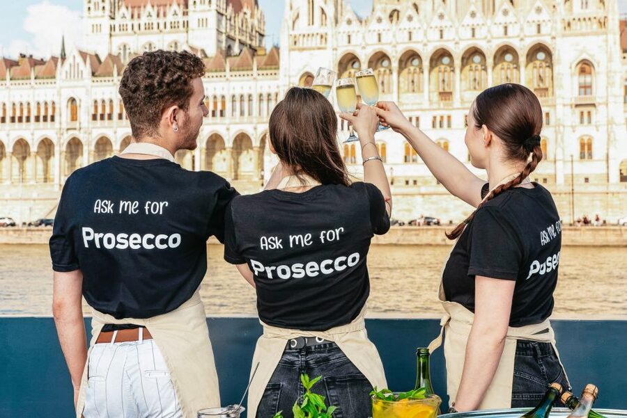 Budapest: Unlimited Prosecco, Beer and Aperol Spritz Cruise - When Timing Matters: City Lights and the Best Night Window