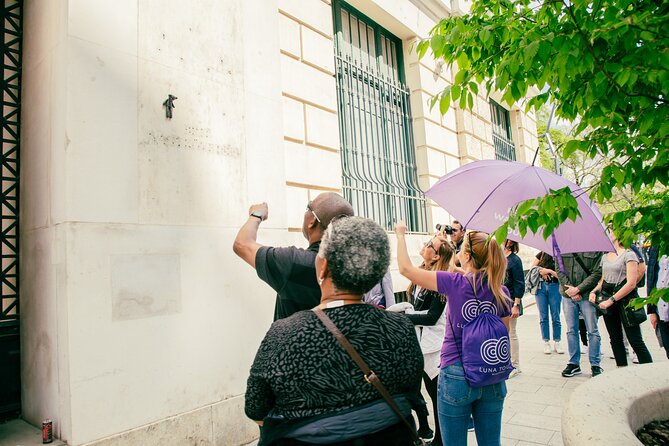 Budapest walking tour: Parliament and Shoes Memorial - Stop 3 and 4: Vörösmarty Square and a quick Café Gerbeaud pause