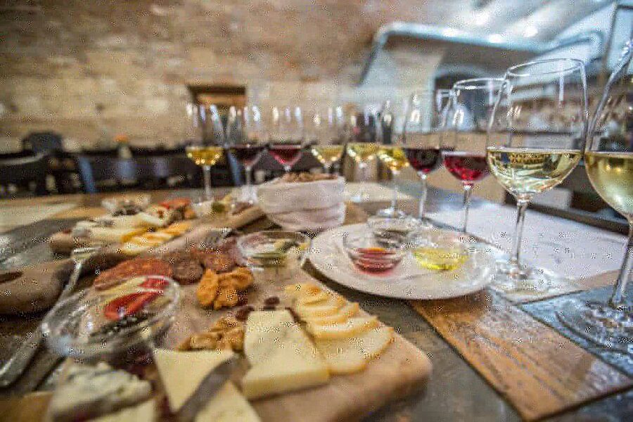 Budapest: Wine, Cheese, and Charcuterie Tasting - Bread and artisan oils: the small details that actually help