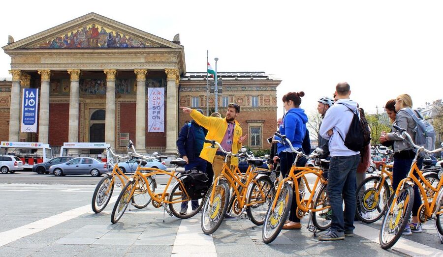 Budapest ❤️Winter Bike Tour with Coffee Stop❤️ - Pedaling along Andrassy Boulevard to St. Stephen’s Basilica