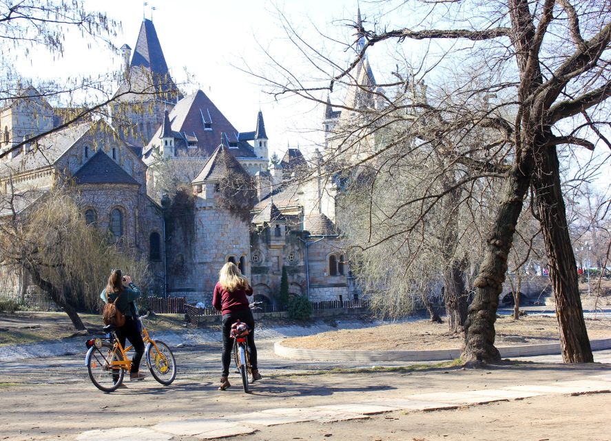 Budapest ❤️Winter Bike Tour with Coffee Stop❤️ - Liberty Square, a Soviet relic, and the route to Parliament