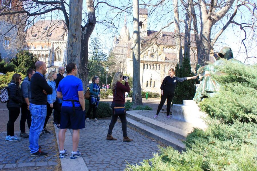 Budapest ❤️Winter Bike Tour with Coffee Stop❤️ - Bike fitness, winter clothing, and who should think twice